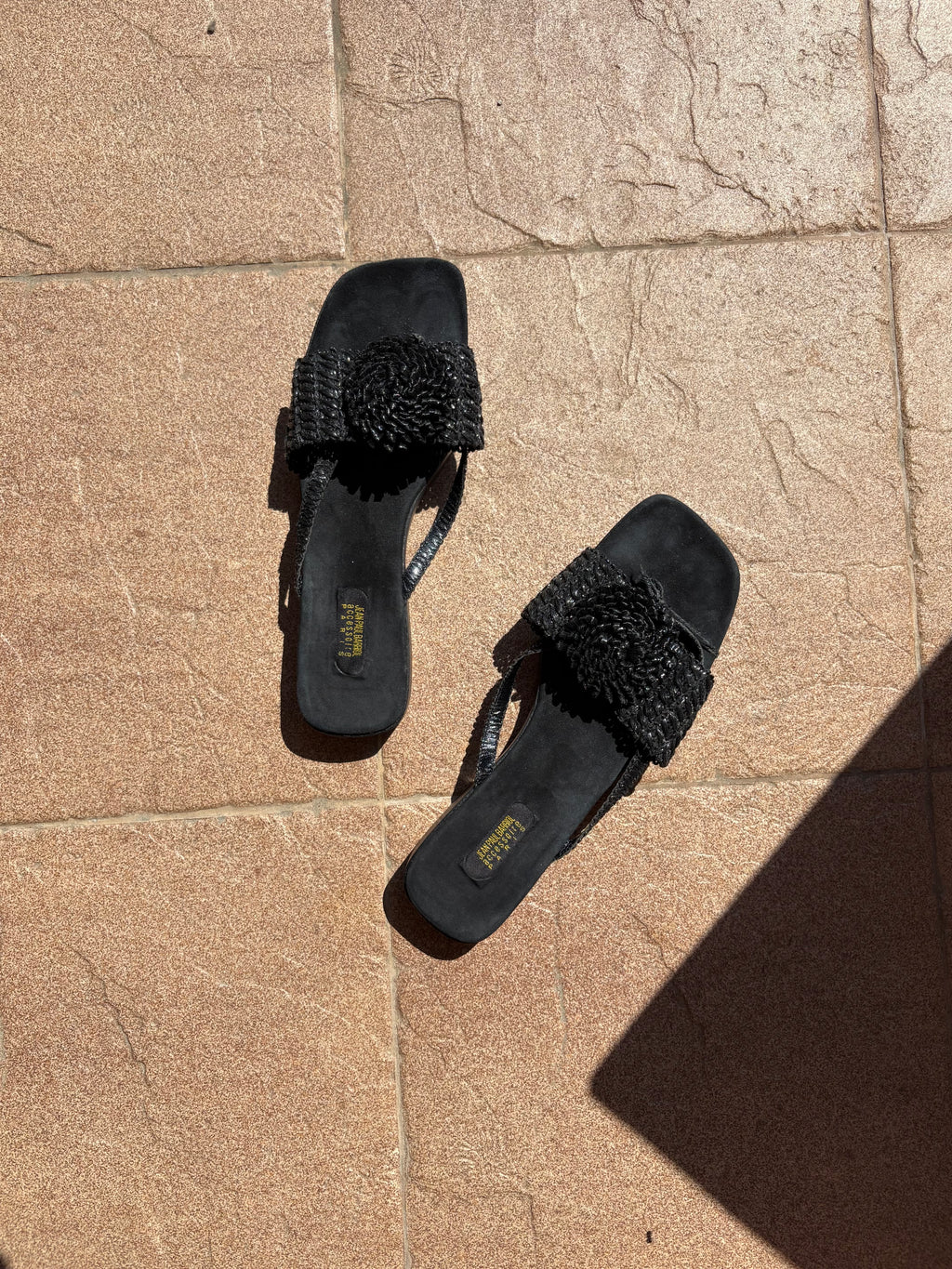Raffia black clogs