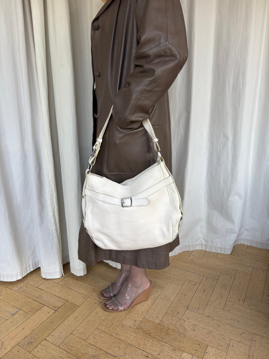 White leather buckle bag