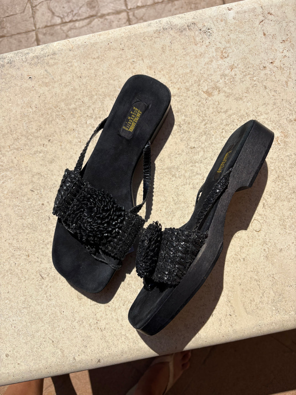 Raffia black clogs